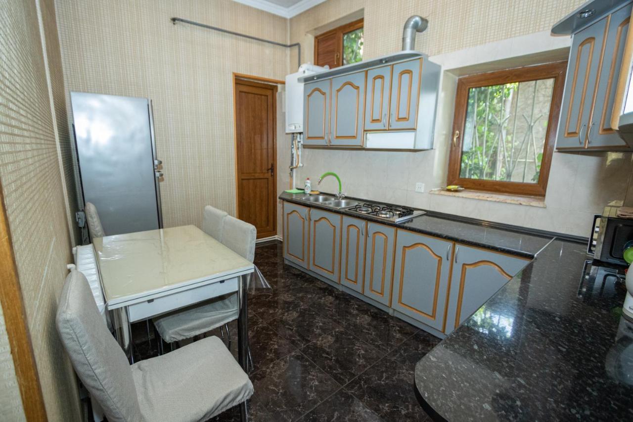Barnaba Apartment Tbilisi Bagian luar foto
